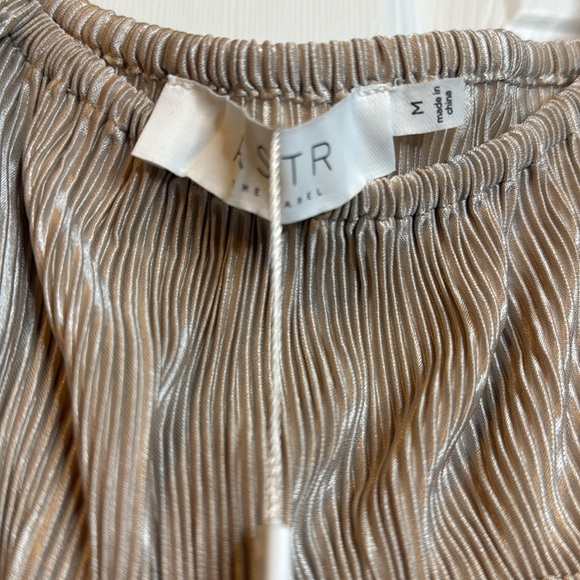 Astr The Label Ziva Pleated Balloon-Sleeve Top, Pearl color - Picture 5 of 7